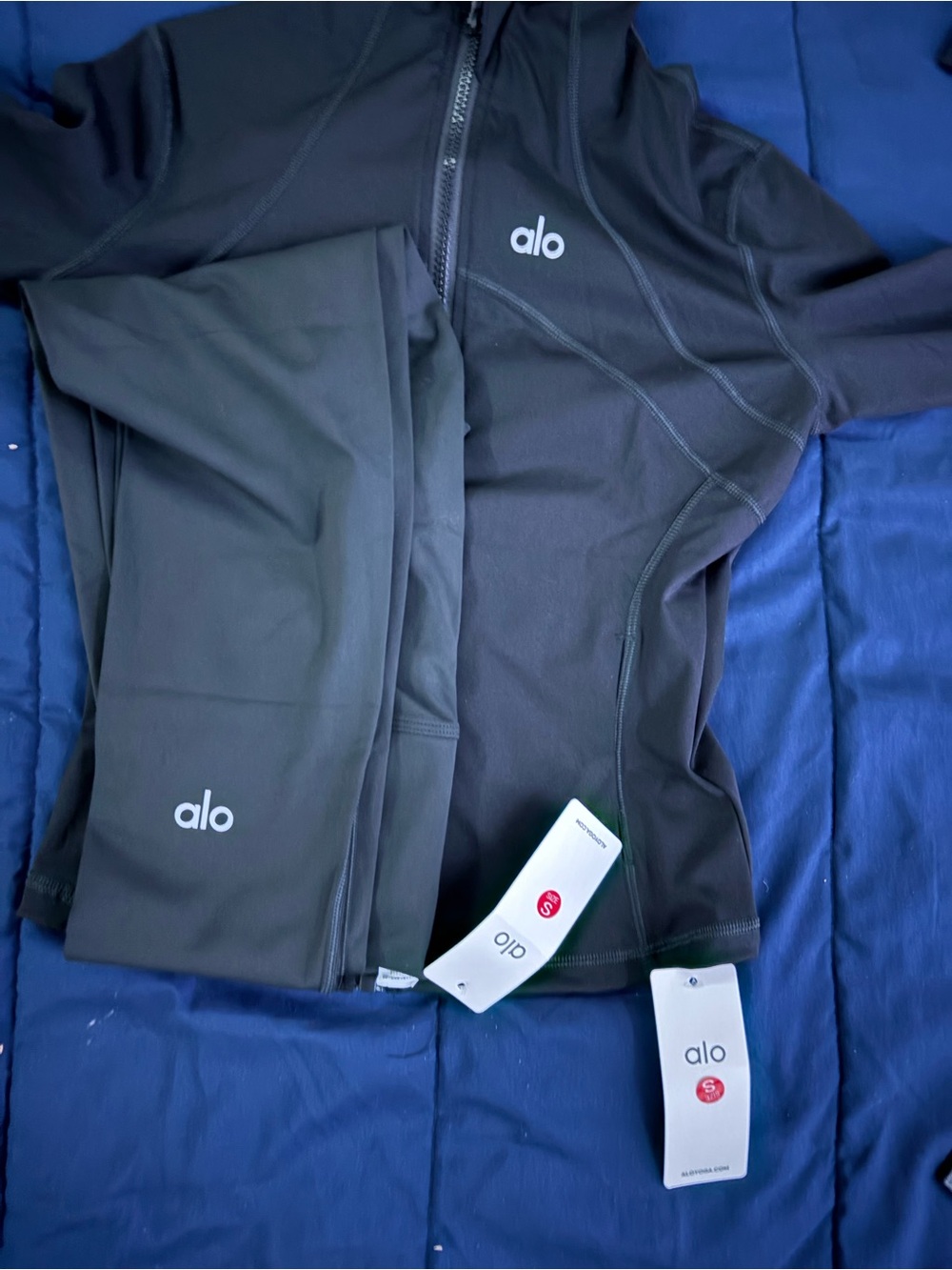 ALO Yoga Black Zip Jacket and Leggings Set - Picture 2 of 3